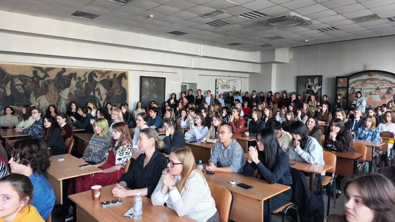 ⚡️ Прямо сейчас в актовом зале Суриковского института проходит торжественная церемония ...
