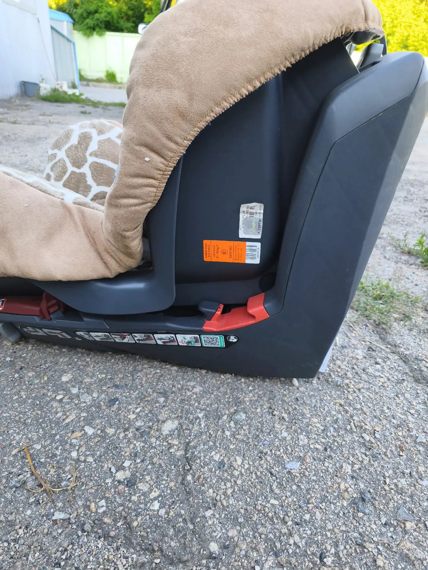 Авто кресло детское б/у, состояние среднее, цена 2,500₽ телефон+7949 4036573
