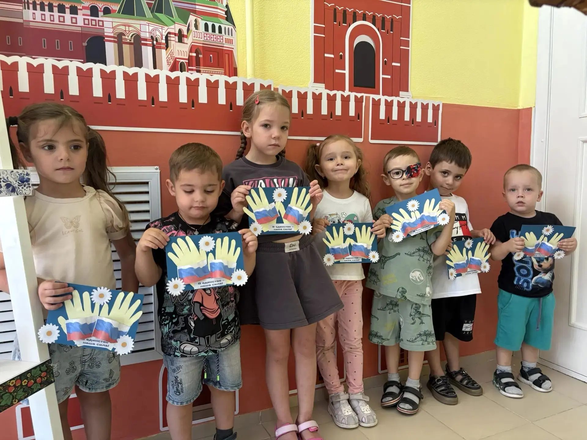 Патриотов воспитывают с детства! Накануне Дня флага России воспитанники детского сада и...