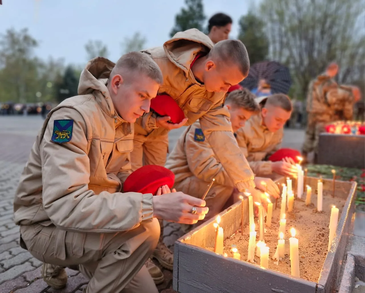 Сегодня, 6 мая, в Арсеньеве состоялось молодёжное шествие "Свеча памяти".  Школьники, студенты Примо