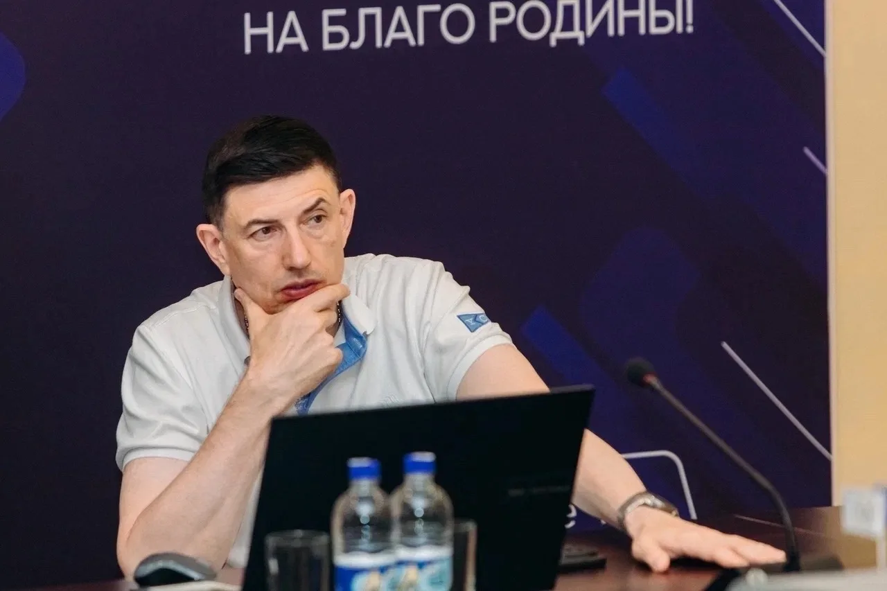 ⚡️Сотрудники «Смены» прокачали навыки работы с ИИ!

Да, да! И руководство, и сотрудники Центра идут 
