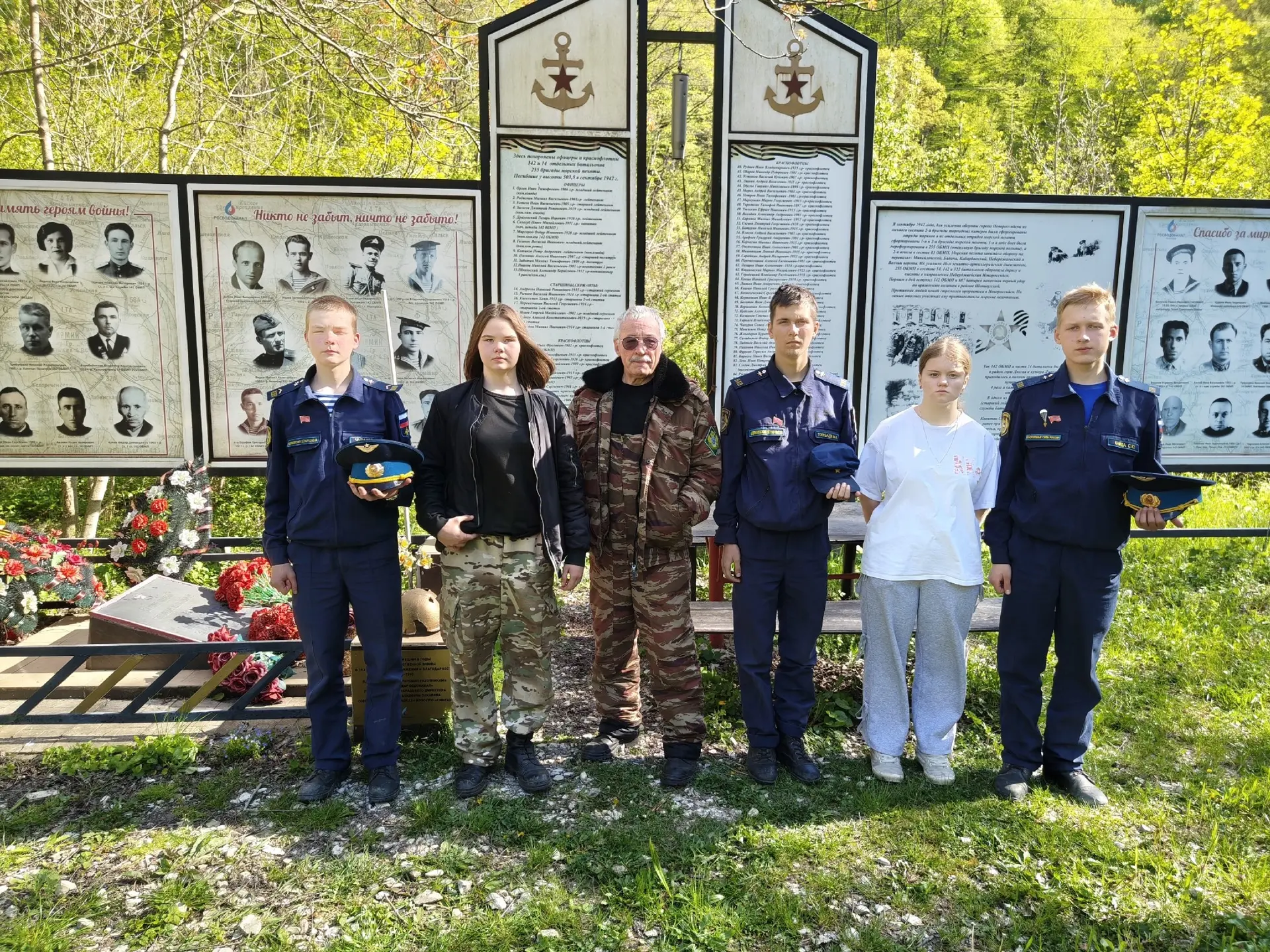 В составе отряда работали учащиеся школы Фоменко Ксения и Лугачева Вероника. А также бывшие выпускни