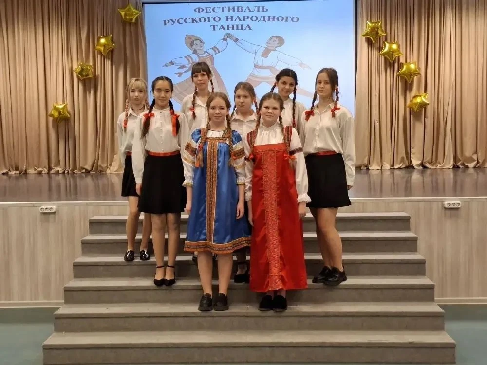 26 марта в МБОУ СОШ №20 прошёл заключительный день фестиваля русского народного танца. На сцене зрит