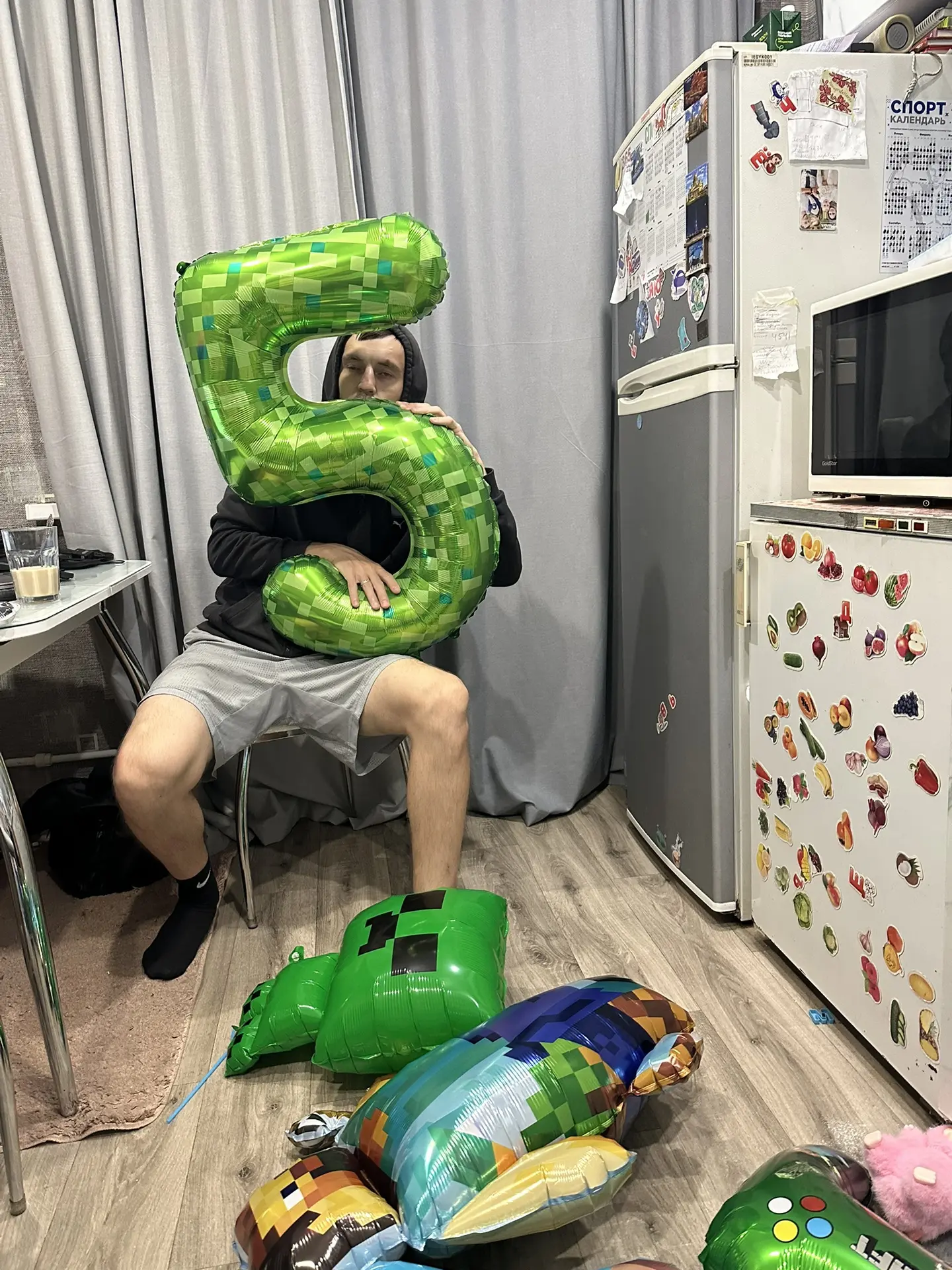 3 ночи. Чем ещё заниматься? Конечно готовить фото зону для Яна 😅 5 лет) В этот раз Майнкрафт, тут д