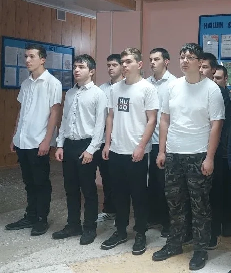 Сегодня, 25 мая 2026 года, в КЧР ГБПОО МПК «Профессионал» состоялась торжественная линейка, посвящен