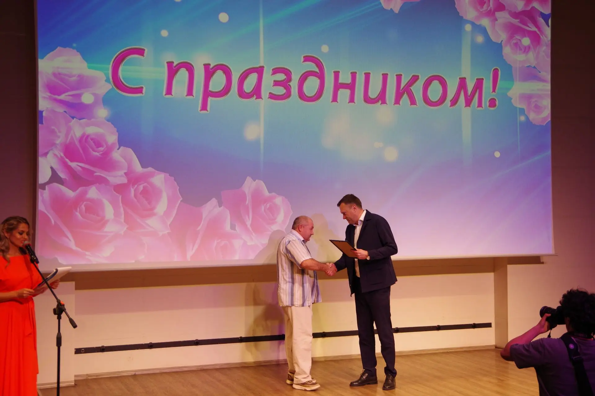 На посту 365 дней в году: предстоящий День медицинского работника отметили в «Родине»

В зале Дворца