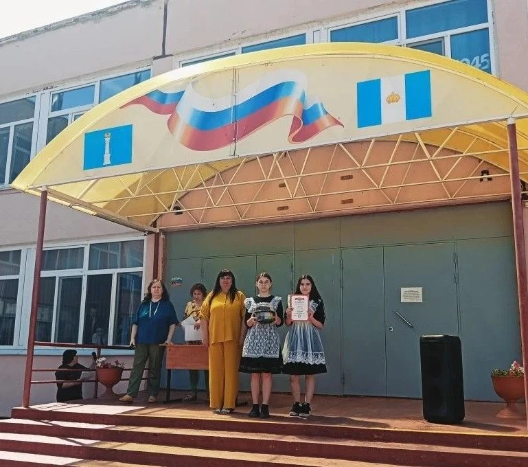 🎓 Ещё один учебный год — в копилке школьной жизни. 22 мая в 1 корпусе прошли итоговые линейки для уч