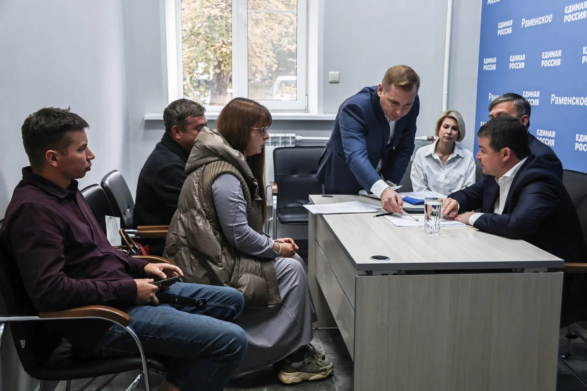 Провёл очередной приём граждан в общественной приёмной местного отделения партии «Едина...