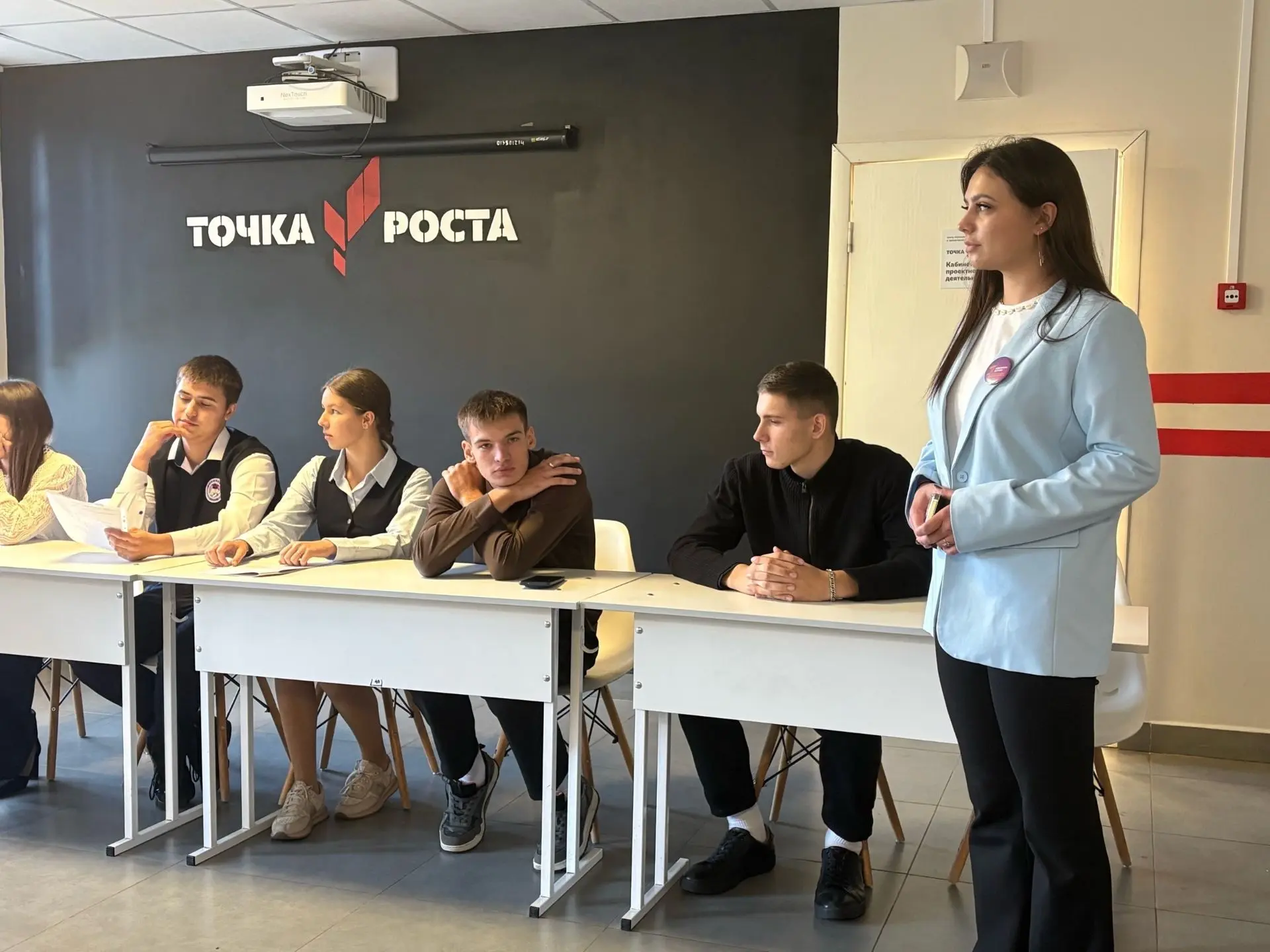 🗣️ Шаг к большим переменам: в лицее прошли дебаты кандидатов в председатели УСУ