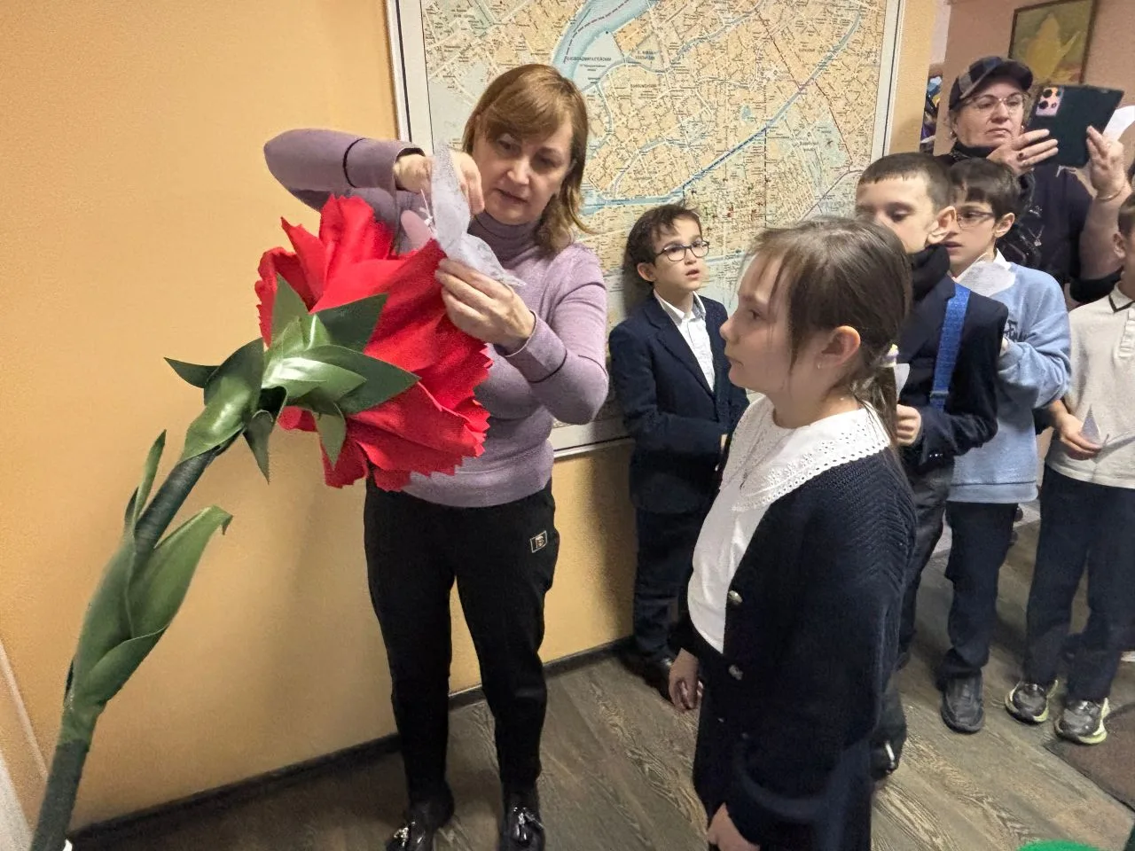 Сегодня, 27 апреля, ребята 3б класса посетили МО Измайловское и приняли участие в акции «Ангел служе