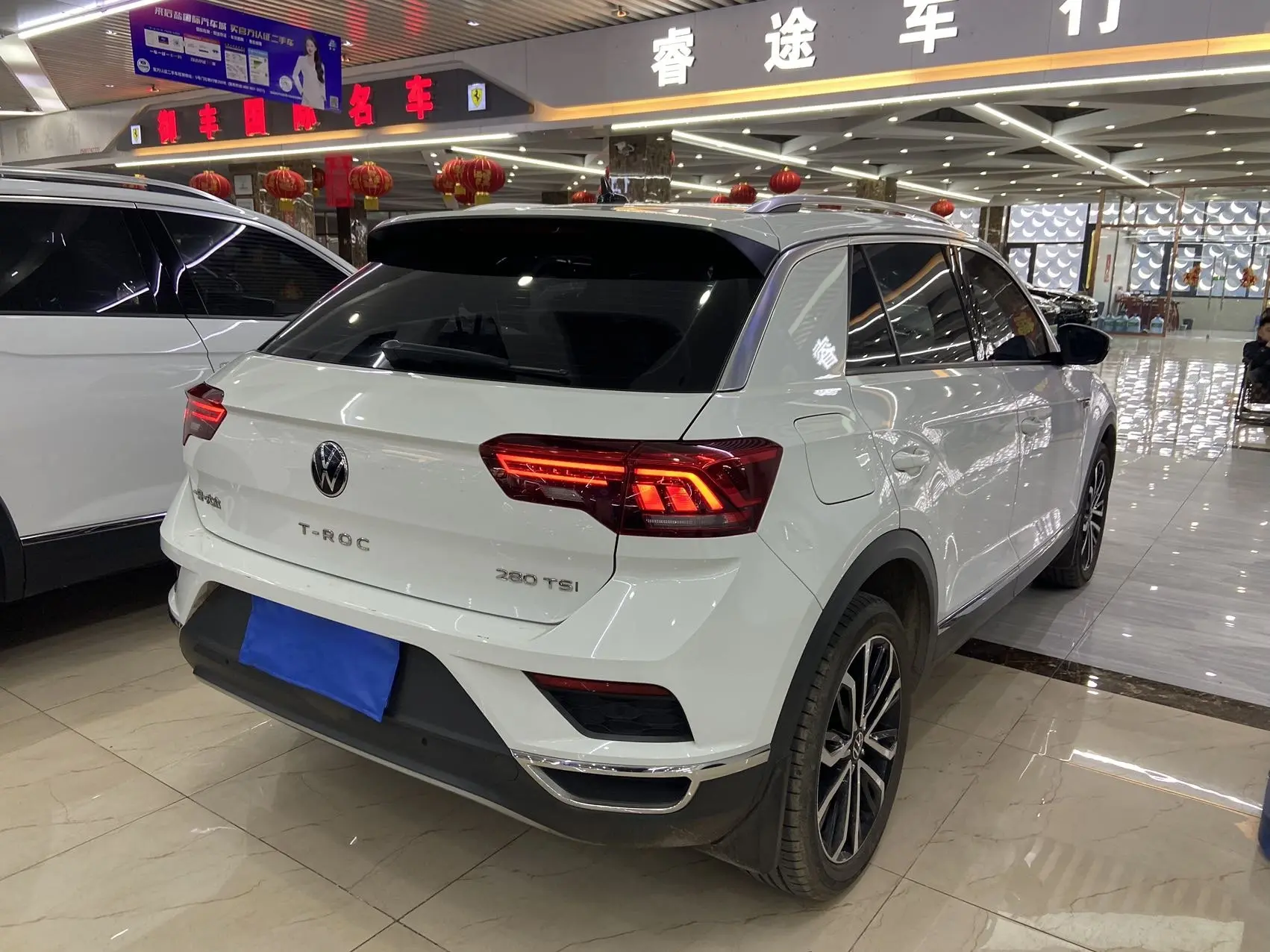 ✅ В наличии на нашей стоянке в Китае   VW T ROC 2023 год 28 000 км 1.4 бензин - 150 ЛС  Передний при