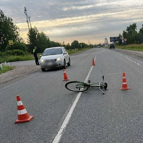 Велосипедист поехал навстречу «Ниве» и оказался на больничной койке 

Авария произошла в вечернее вр
