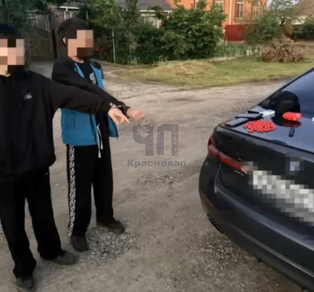 Кладмены из Таджикистана попались с двумя тысячами свёртков метадона!