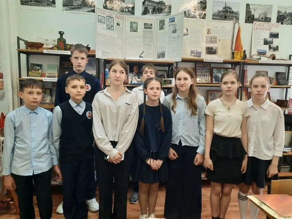 В честь Международного праздника - Дня музеев, школьный музей "Хранитель времени" откры...