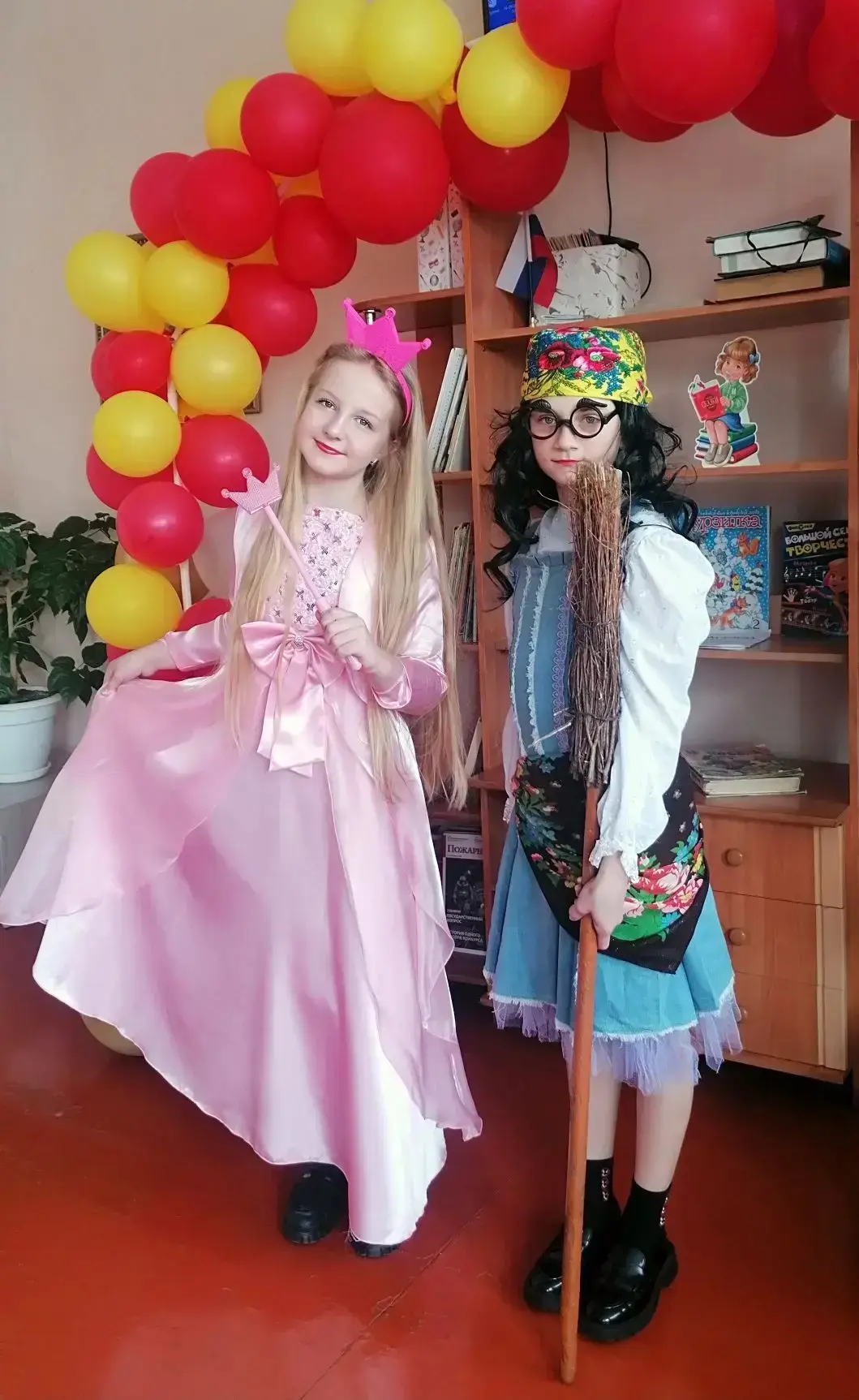 Сегодня в нашей школьной библиотеке был настоящий праздник добра и творчества. Здесь регулярно прово