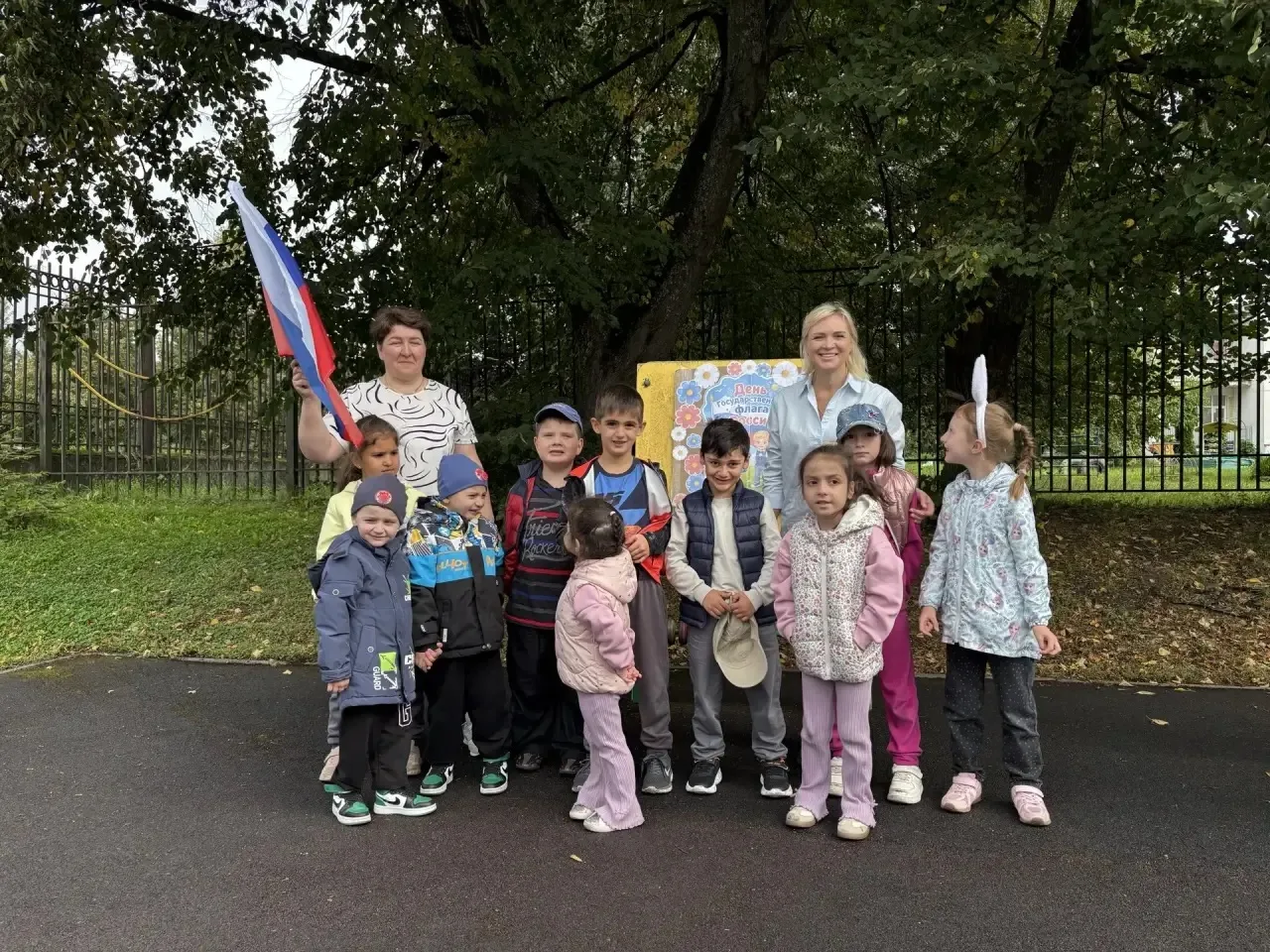 Сегодня, в нашем саду «Росинка», прошел праздник «День Государственного флага Российско...