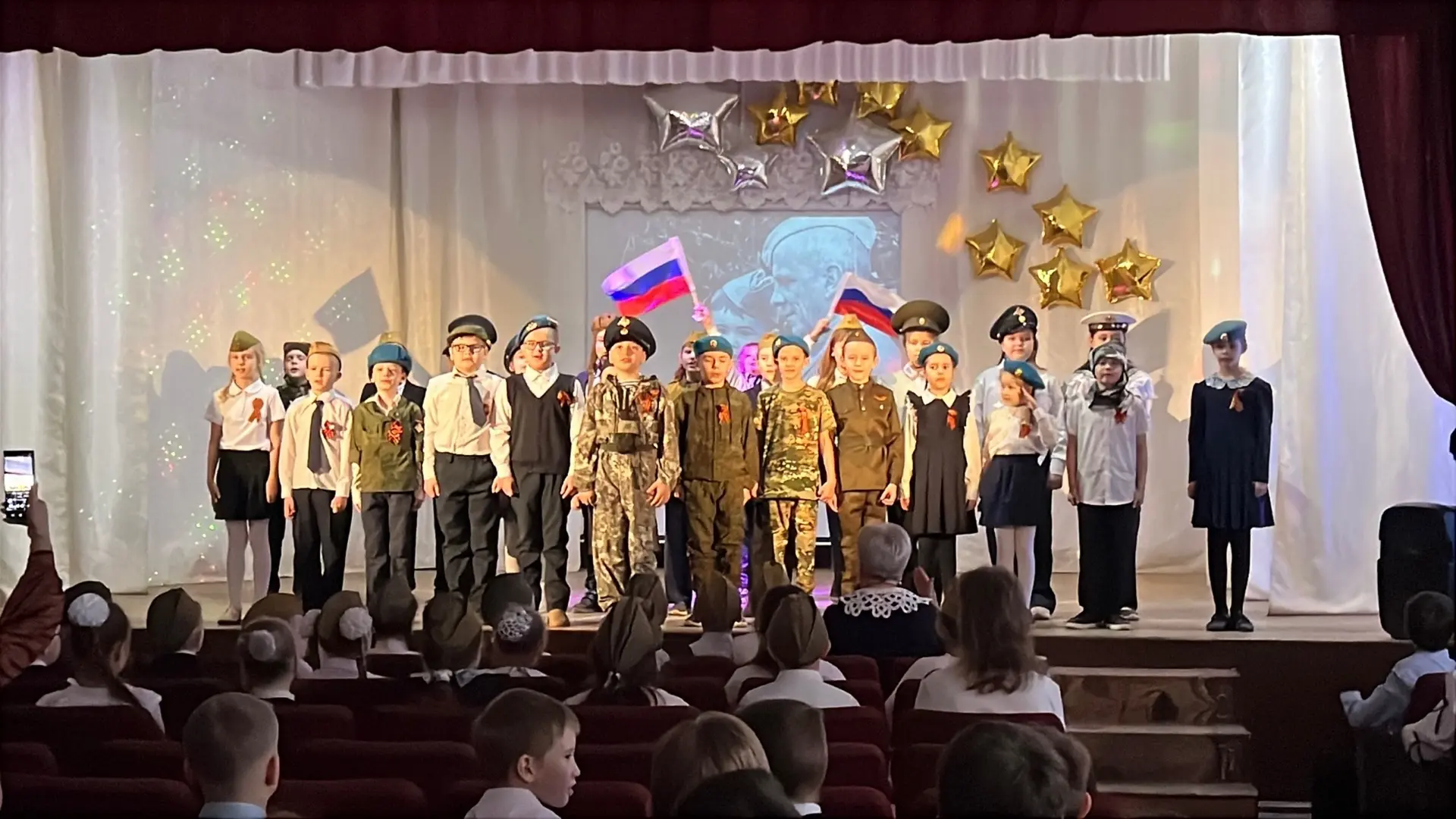 Неделя памяти и гордости. ⭐️В стенах Псковского педагогического комплекса завершился яркий музыкальн