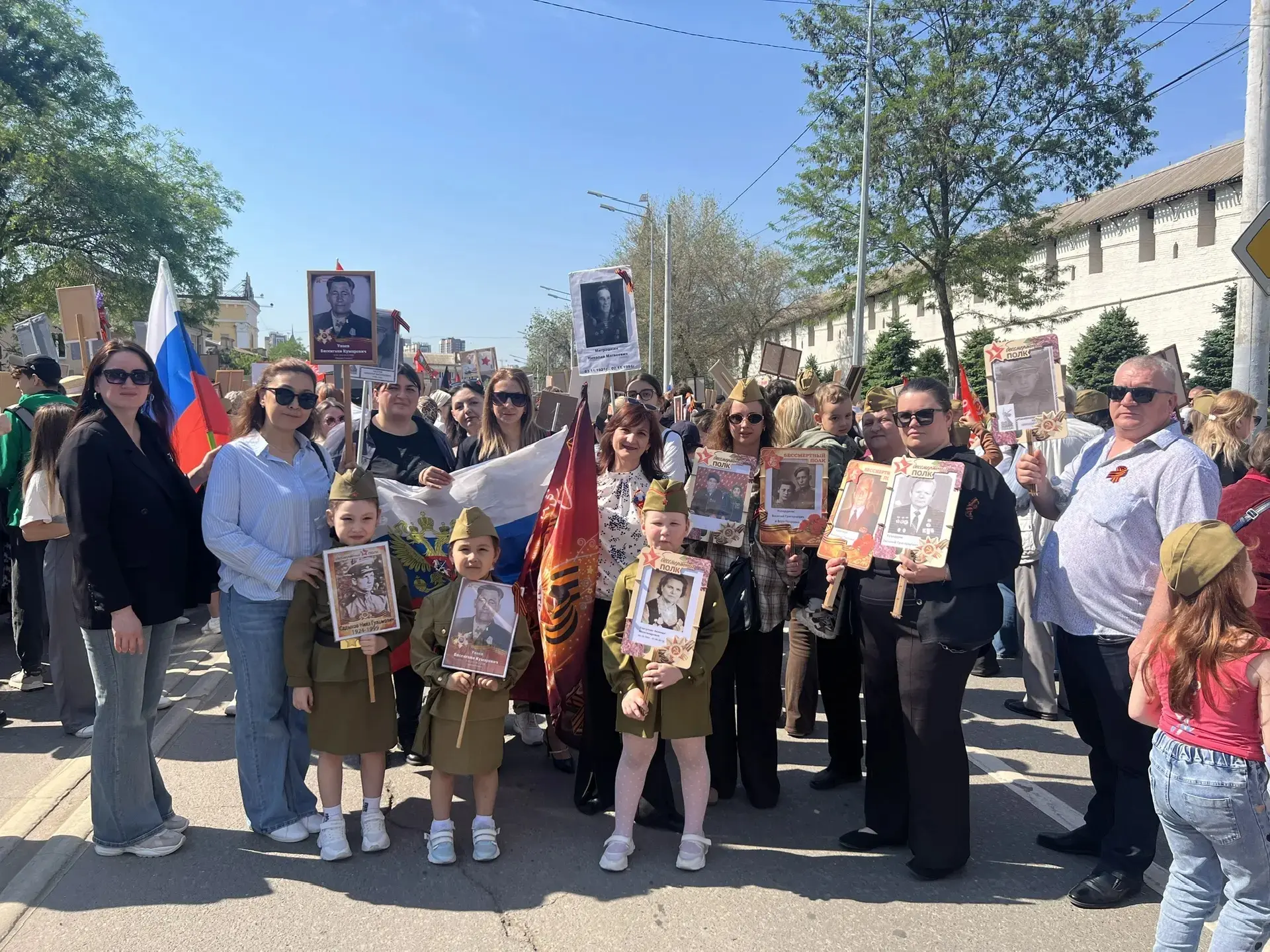 🌟В День Победы мы стали
 частью великого события — акции «Бессмертный полк». Сотрудники детского са