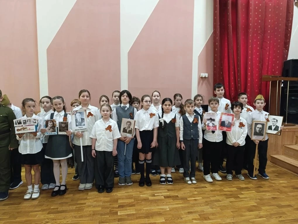 🕊️ «Бессмертный полк» в нашей школе: память живёт в сердцах!   🇷🇺В нашей школе, как и по всей стране