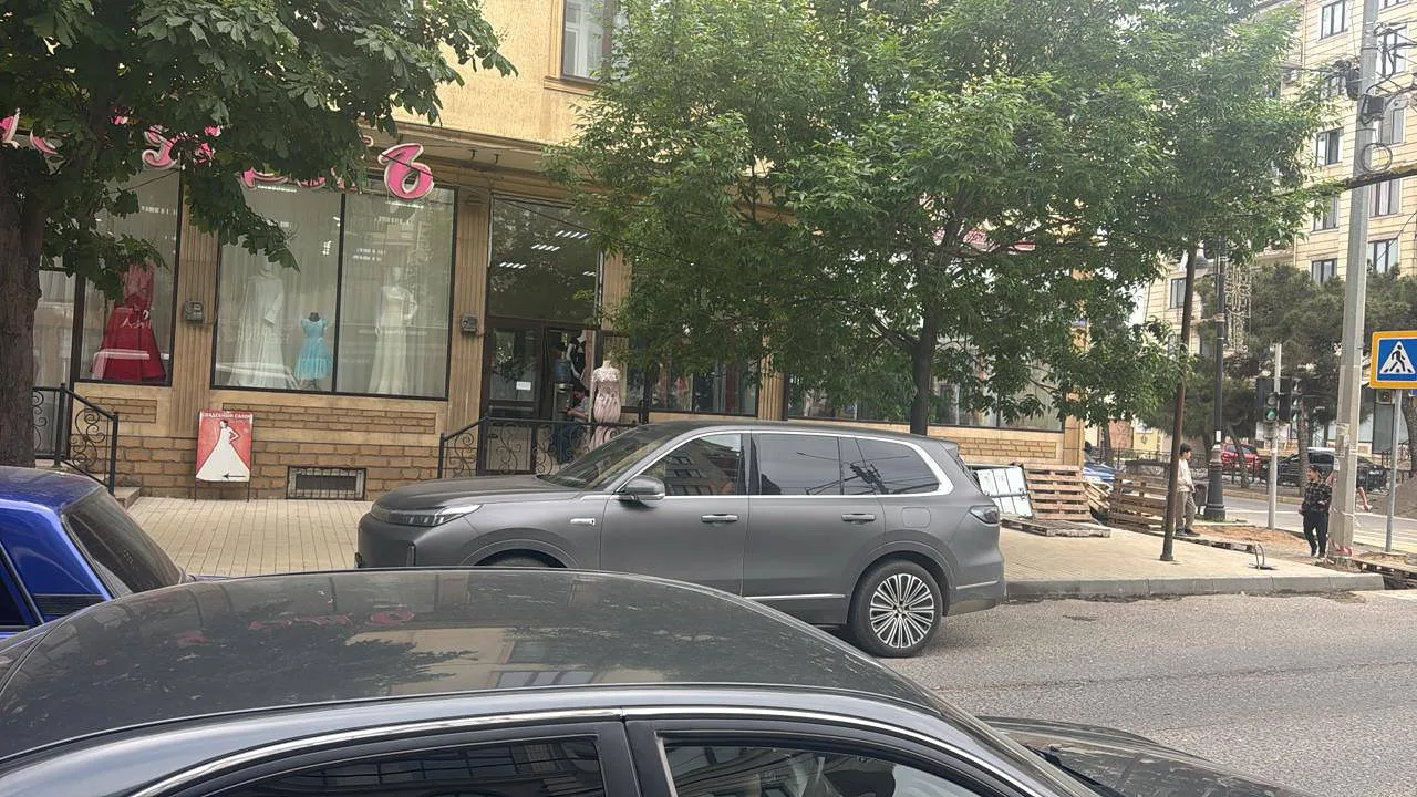Заметки подписчика   Салам алейкум знак остановки убрали на улице Гагарина и Гейдар Алиева . Обществ