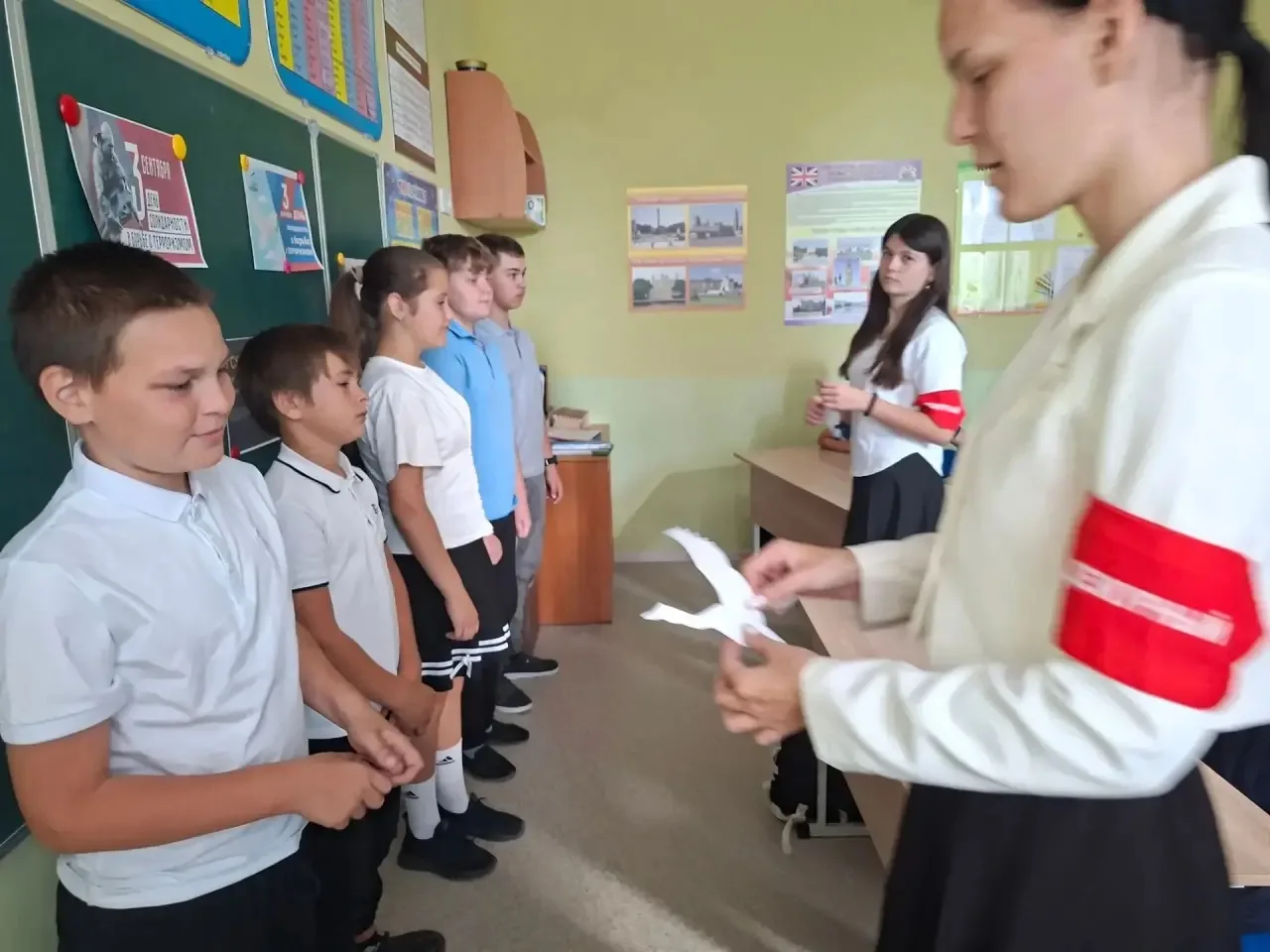 🕊️ В нашей школе прошел День солидарности в борьбе с терроризмом. Этот важный день нап...