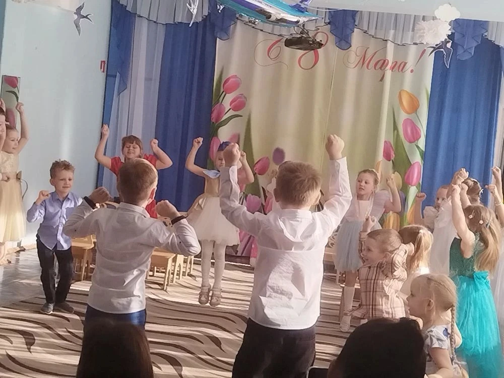 В нашем детском саду прошли утренник в старших группах, посвященный замечательному празднику 8 Марта