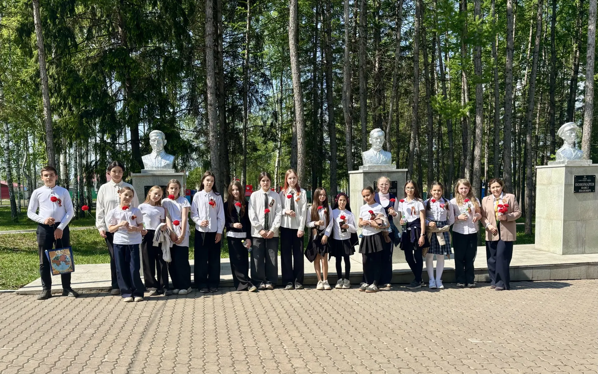 🌟 В преддверии Дня Победы наши «Наставники Орлят России» вместе с советником директора по воспитанию