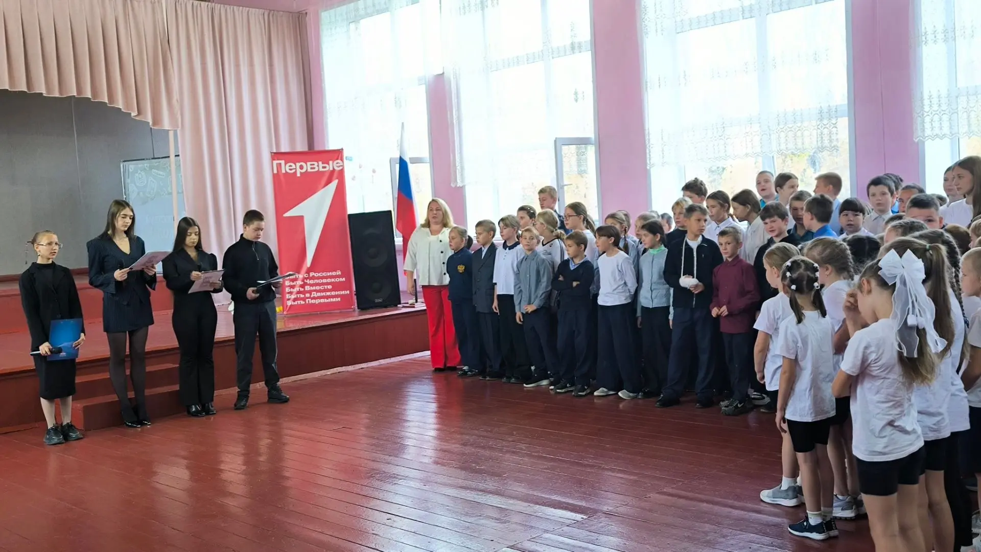 Традиционный день самоуправления в День Учителя: линейка, классные часы, уроки. Всё был...