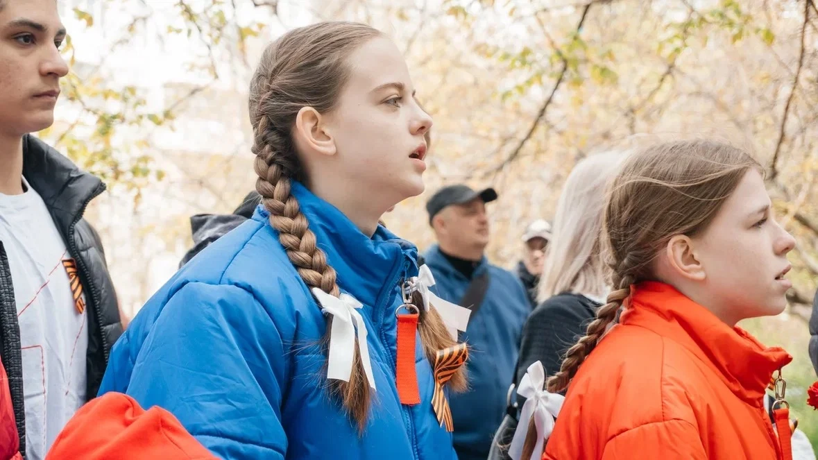 Связь, которую не разорвать🇷🇺  📌В преддверии годовщины Великой Победы Первые Школы №110 пришли поздр