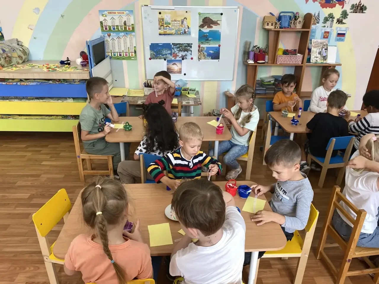 Развитие мелкой моторики в клубе «Очумелые ручки».
