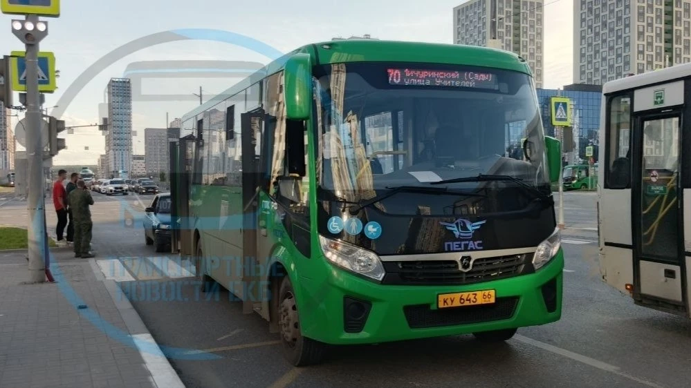 🚌 Авария с участием автобуса и легковушки произошла на Вильгельма Де Геннина в районе ...