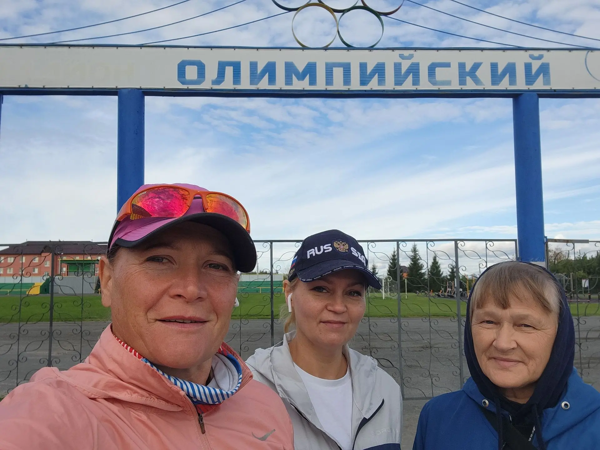 Участники утренней окружной зарядки.