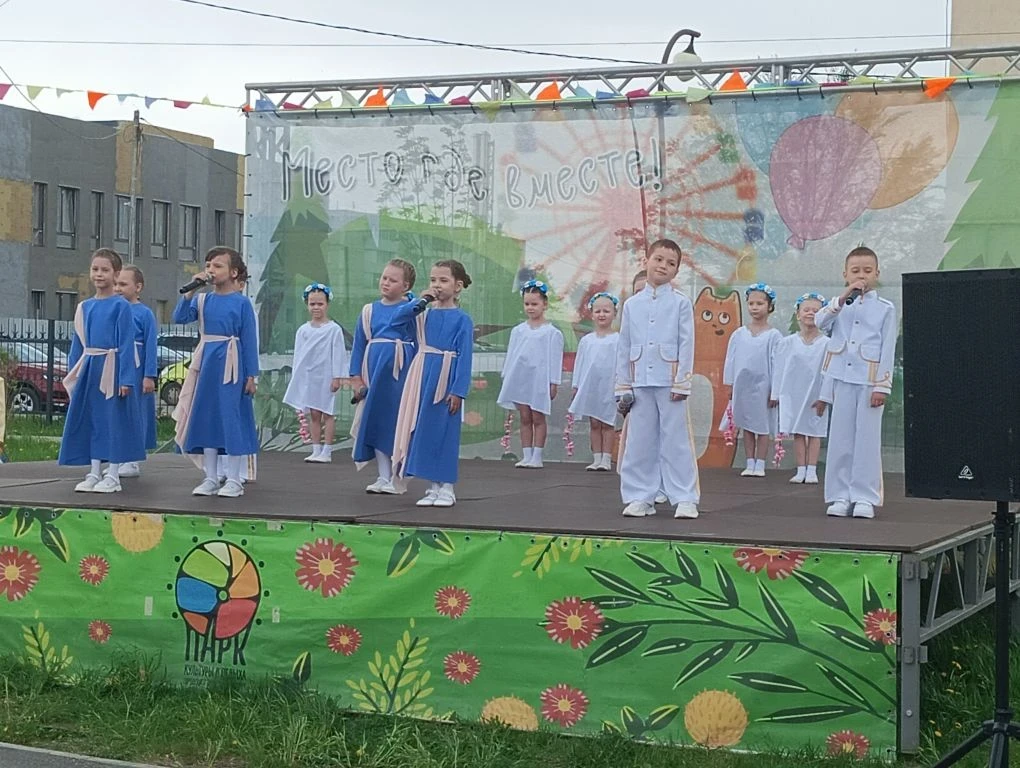 В субботу, 23 мая состоялось открытие летнего сезона в городском парке. Открыть праздничный концерт 