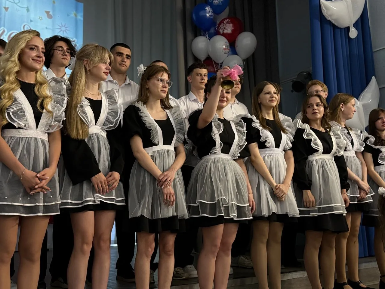 🎉 Последний звонок — начало большого пути!   В Центре образования №4 прозвучал последний звонок для 