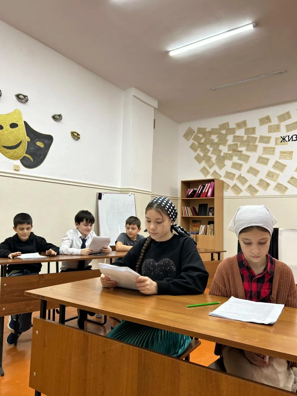 НАШИ РЕБЯТА НАЧАЛИ ГОТОВИТЬСЯ К НОВОГОДНЕМУ ВЫСТУПЛЕНИЮ!  Первые читки и репетиции уже прошли и атмо