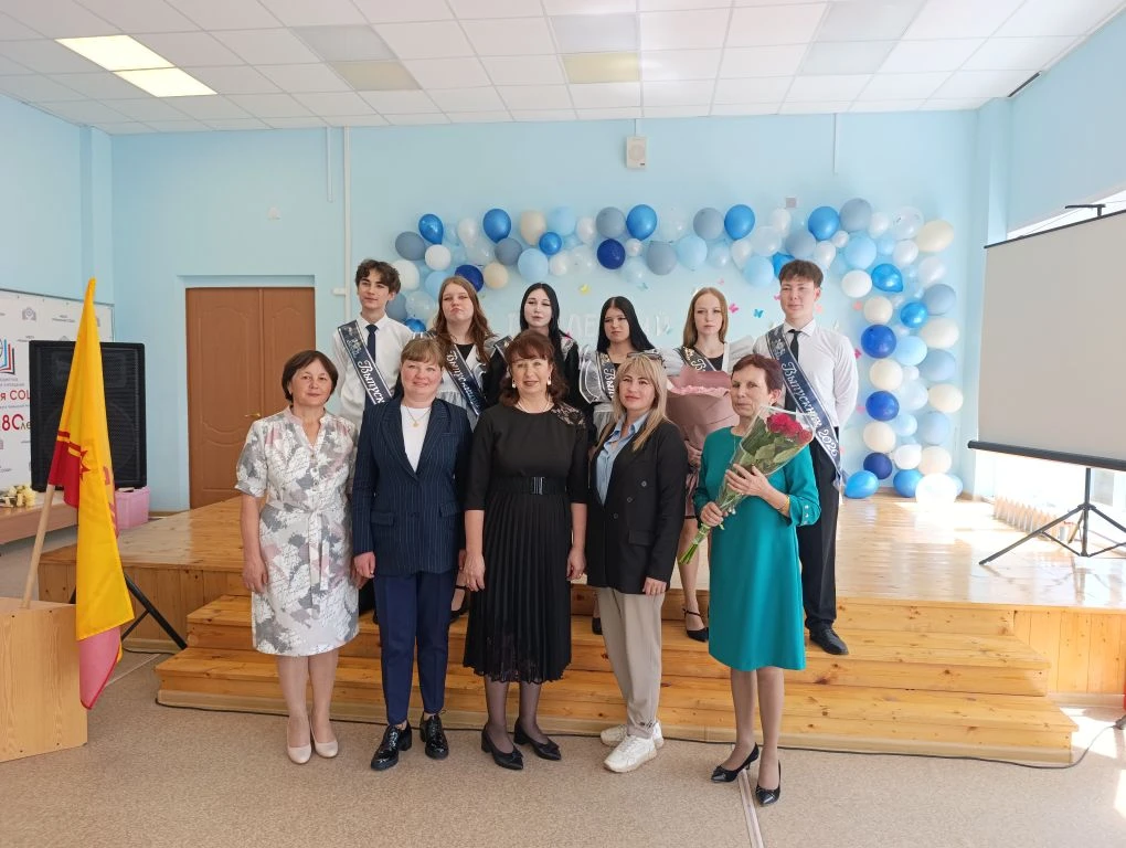 🔔 Последний звонок — шаг в новое, яркое будущее! 🎓✨