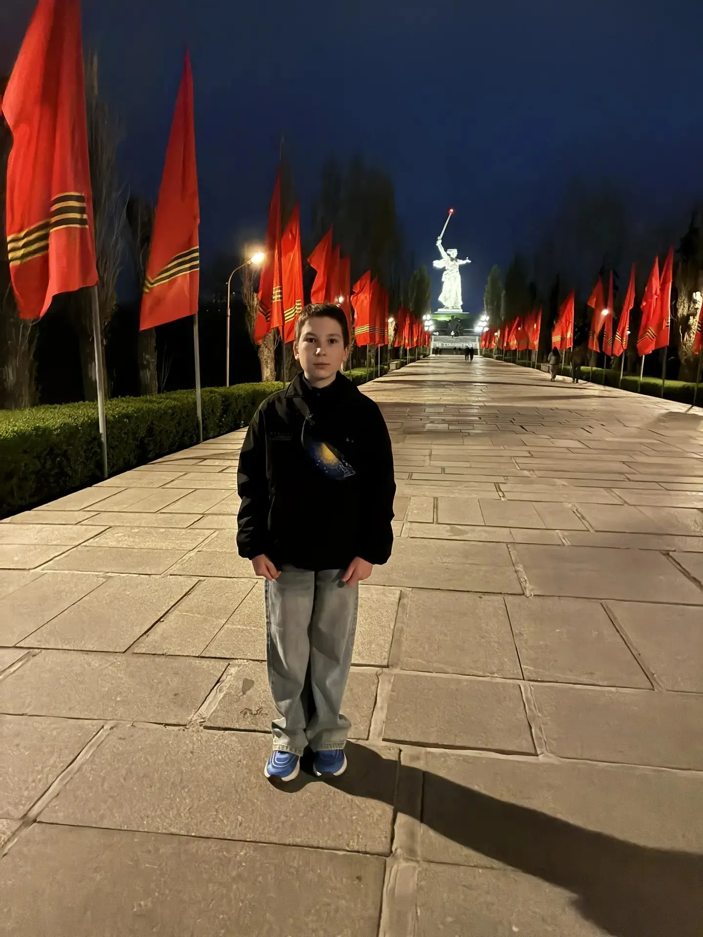 Сегодня участники нашего школьного коллектива «Звёздный дождь» погрузились в историю и атмосферу гер