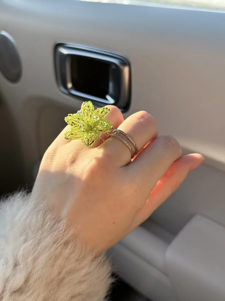 Когда не хочется отпускать лето☀️ , то можно носить его частичку с собой 🌼