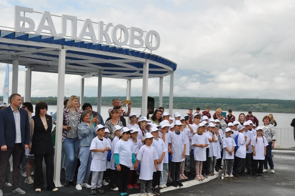 Компания «ФосАгро» в десятый раз провела экологическую акцию «Золотая рыбка». В Волгу выпустили 50 м