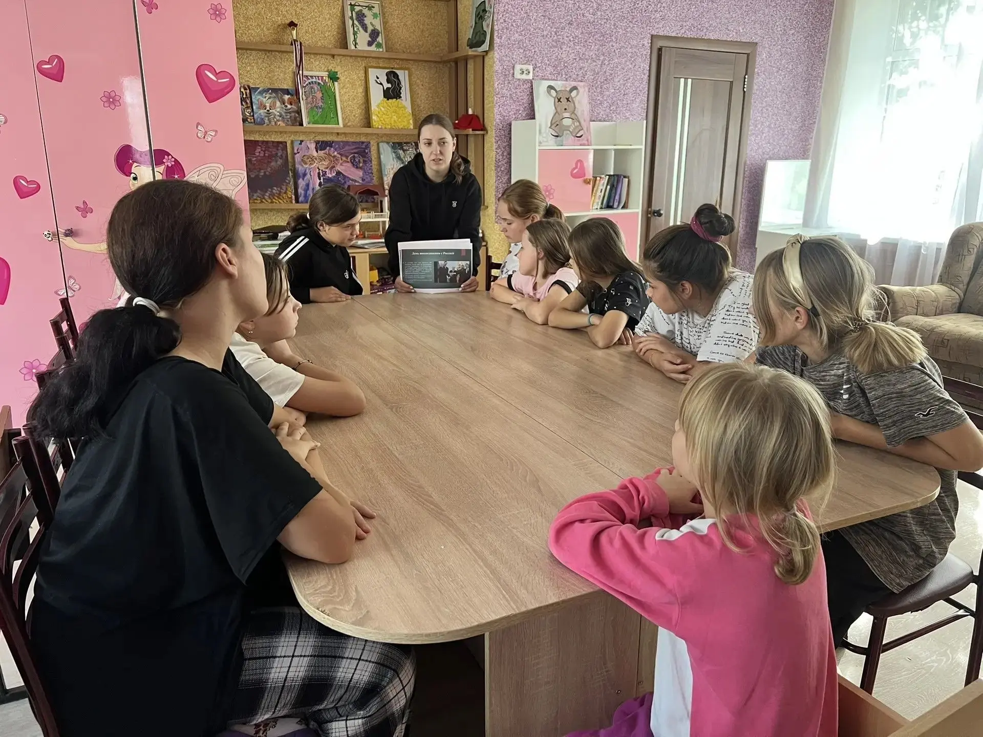 Сотрудники Областной научной библиотеки им. Горького с обучающимися ГБУ "Мелитопольског...