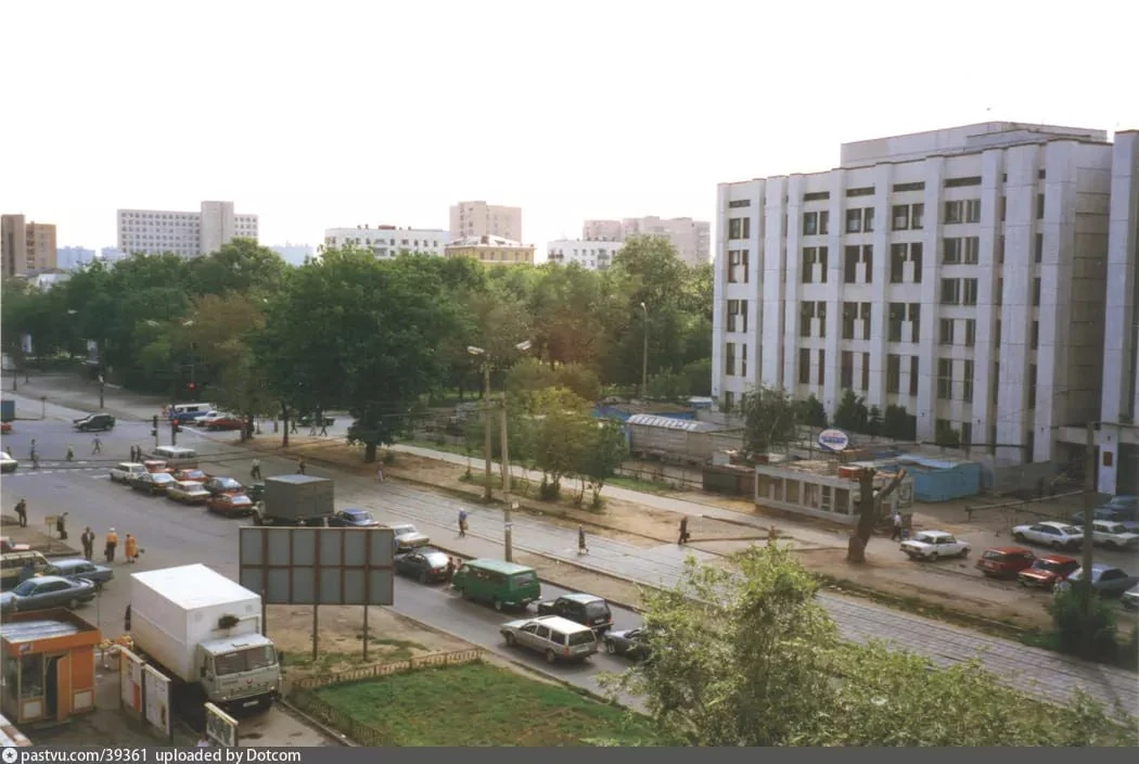 Кадр начала Звенигородского шоссе относится к 1997–1998 годам. 📸
