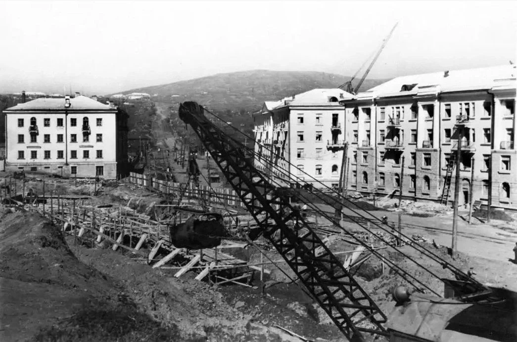 ✨ Ретро Златоуст.

Строительство дома №31 по ул. Карла Маркса.

Фото: 1954 год

📲 Любимый Златоуст 