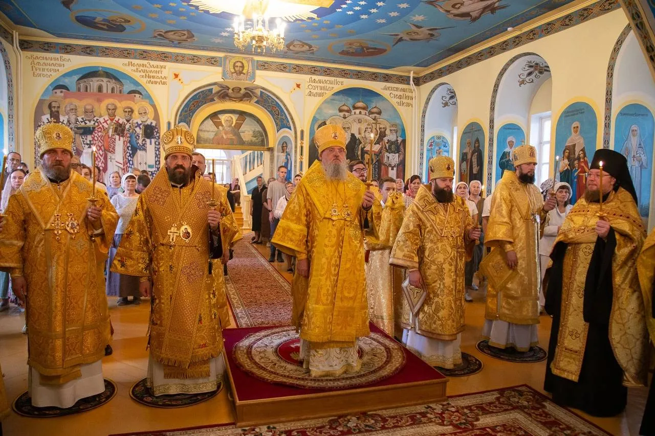 Священницы Твои облекутся в правду, и преподобнии Твои возрадуются.

Насельницы обители шлют поклон 