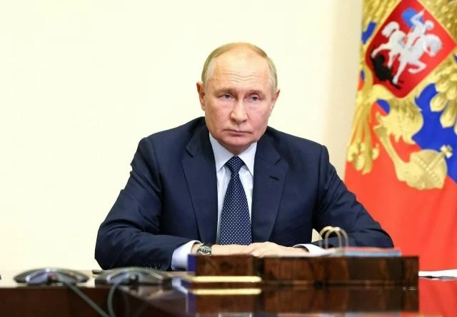 Путин завтра обсудит с правительством ситуацию с топливом