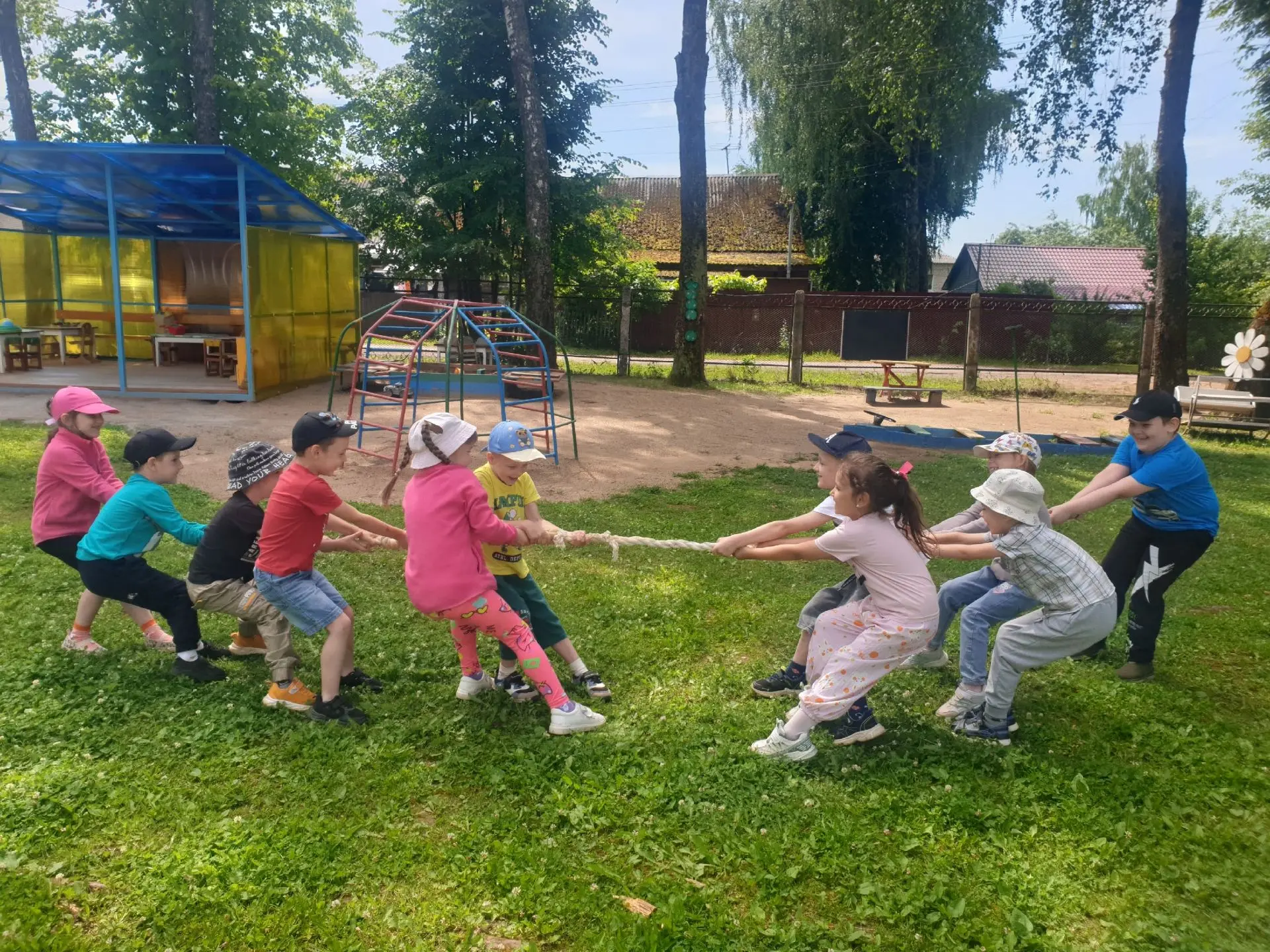 🌤 Лето, солнце, игры: магия детского счастья

🌈 Когда за окном лето, мир становится ярче, а детски
