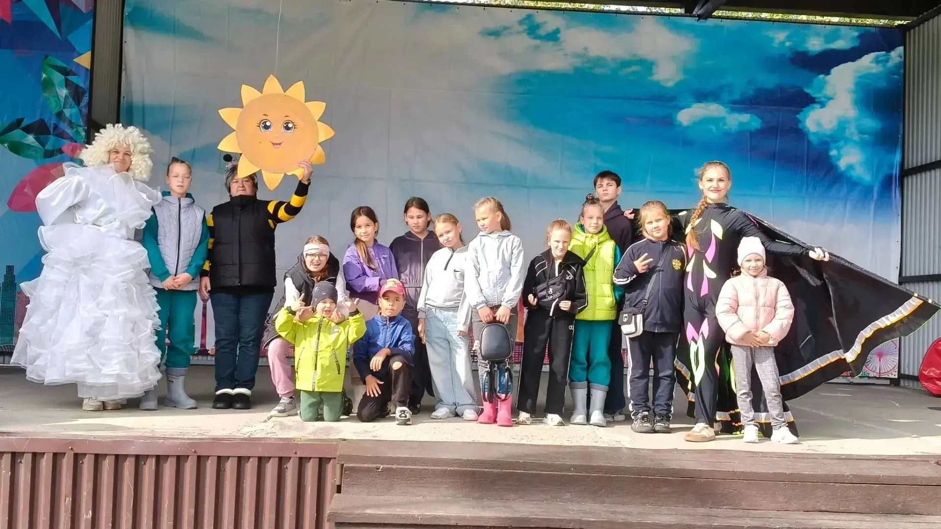 🌞 Последний день лета — не повод для грусти! Впереди — встреча со школьными друзьями, ...