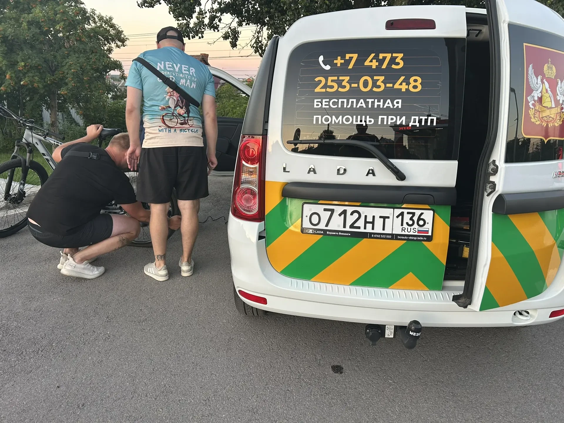 Наш воронежский Дорожный патруль выручает вообще всех, даже велосипедистов! 🙌
На днях на улице Крас