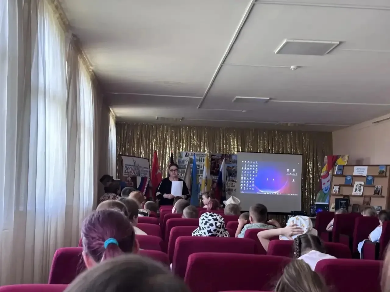 Пришкольный лагерь «Улыбка» — яркий день! 😄

День начался с бодрой зарядки: под весёлую музыку ребя