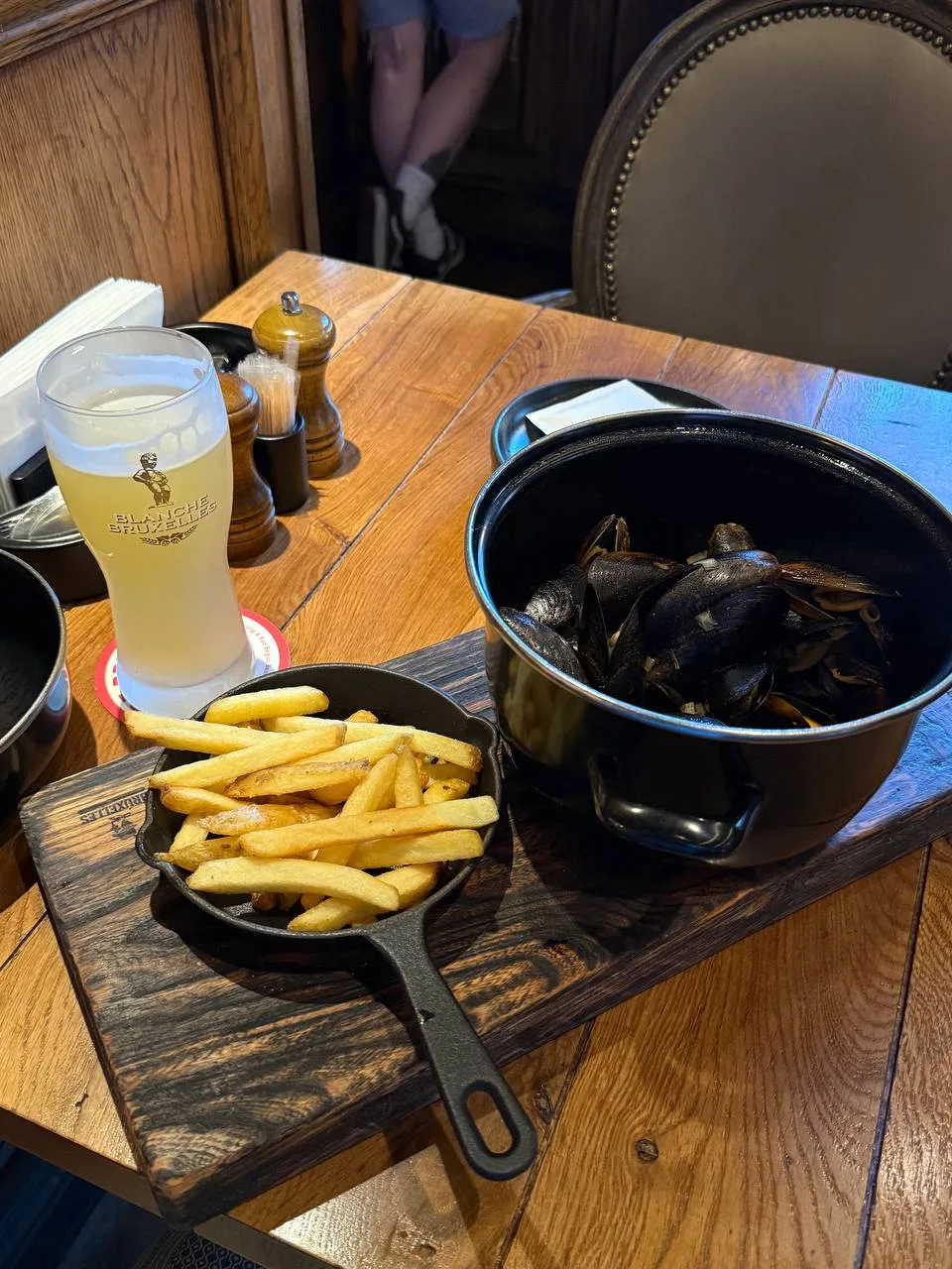 Много пива, сытные закуски и бельгийский колорит 🍻 

Иногда хочется просто попить хорошего холодног