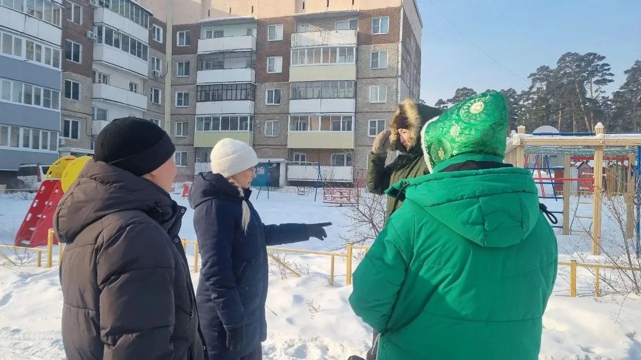 Друзья, продолжаем планомерно исполнять ваши наказы на округе. На ул. Батожабая на детской площадке 